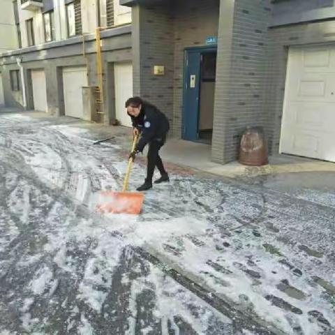 扫雪除冰暖人心