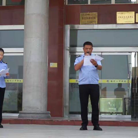 以练为战　防患未“燃” 滕州二中新校联合滕州市交发集团公交公司开展应急疏散演练