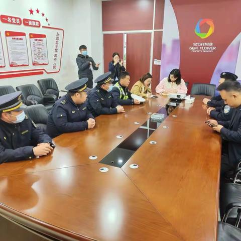 【“三下”聚民心】社区民警联合长庆兴隆园小区多方负责人商讨创文建设