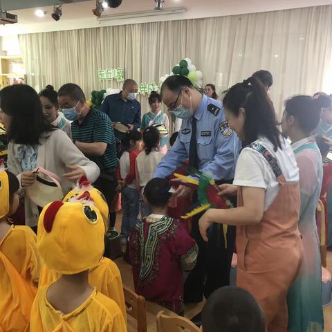 【“三下”聚民心】庆六一！社区民警走进庆安长庆幼儿园，为萌娃送来“平安礼”