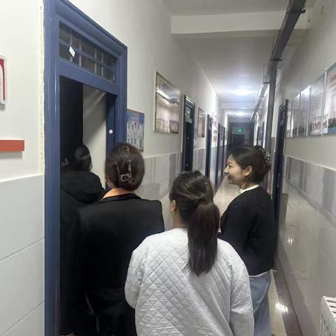 共和县第二民族寄宿制小学关于严禁学生携带管制刀具、零食、电子产品等违禁品进校园的通知