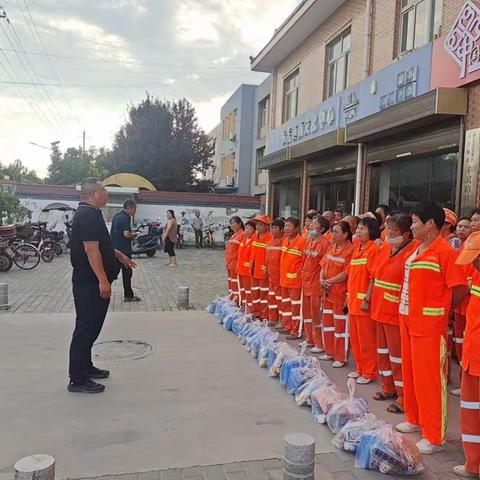 夏日送清凉 关怀暖人心  ——灵沼街道开展夏季慰问保洁员活动