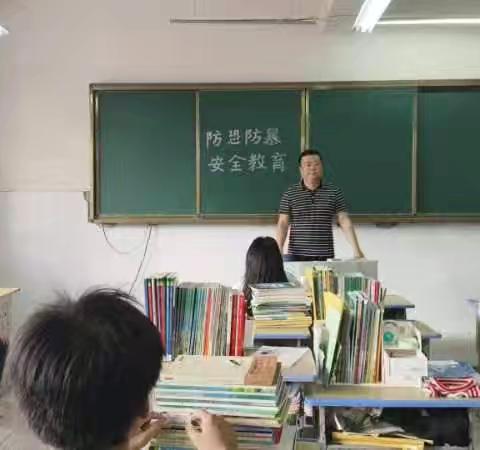 安全记在心，平安伴我行——石塘中学安全教育主题班会