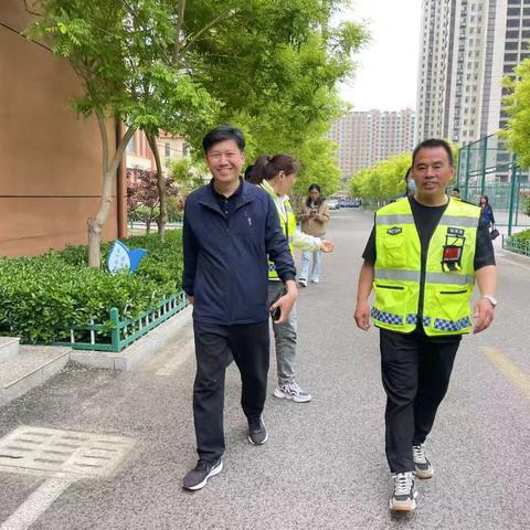 彩虹伞·守护荷苗2025年巨野县青少年防溺水安全知识宣传进校园—— 团县委 雷锋义务救援协会 青年志愿者协会