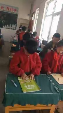 清明祭英烈，致敬英雄魂——三年级小学生主题班会