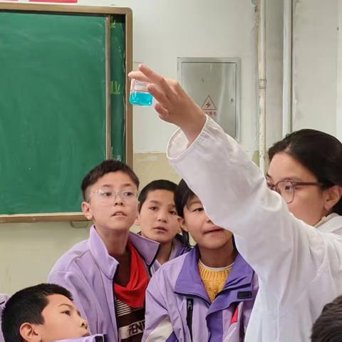 大手播撒科学种 小手耕耘探索梦