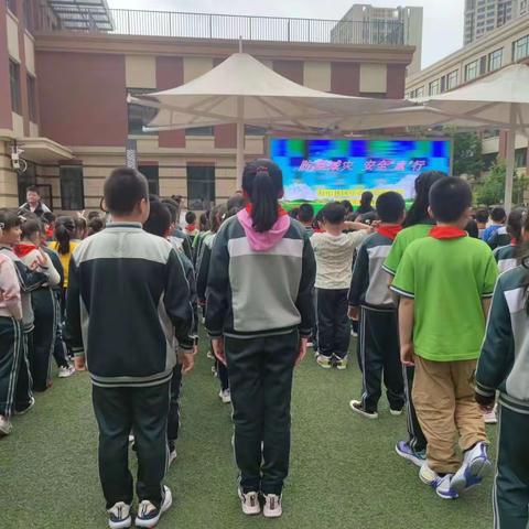 防震疏散安全演练——中心实验小学三年六班第十四周周记