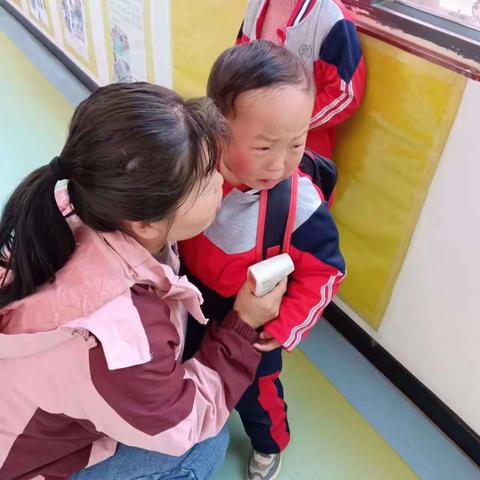 徐堤口阳光幼儿园托一班 《高高兴兴上幼儿园》 🌞🌞我们开学了 老师带着深深的爱意迎接孩子们， 带着你们来邂逅一场新学期的约会💕💕