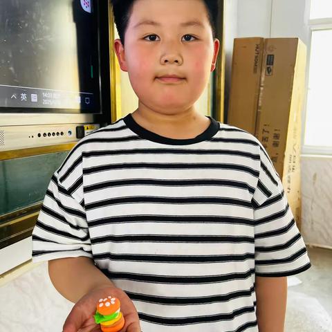 城东小学手工社团：汉堡与小马