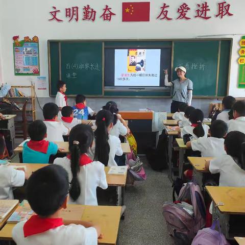 “战胜挫折，向阳生长”的家长进课堂活动