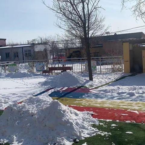 爱心护学 铲雪除冰——洛阳幼儿园清理积雪在行动