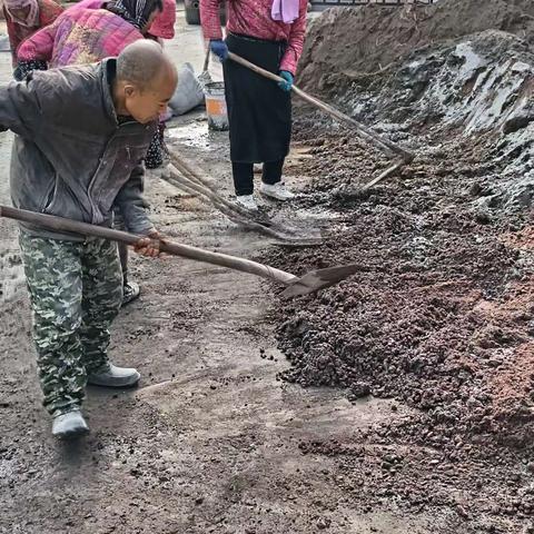 界地村美化村内环境