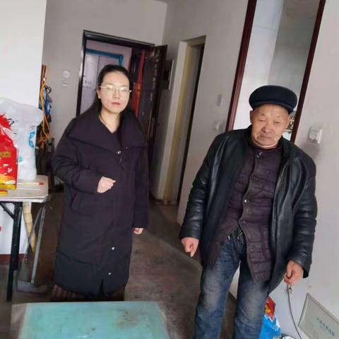 界地村工作队为困难群众送了春节祝福