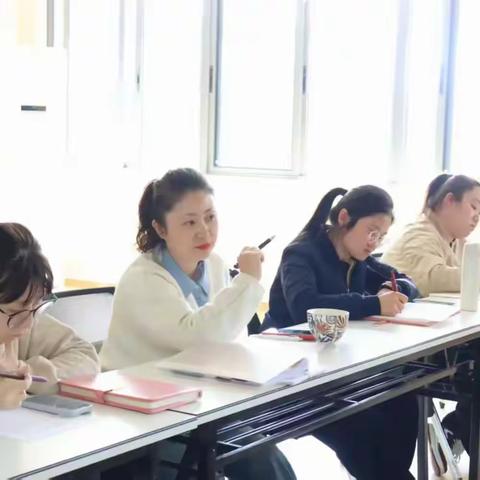 【教师成长】聚审议 研新思 促成长——观山湖区第十三幼儿园﻿课程前审议