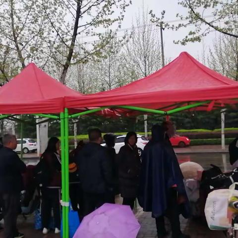 风里，雨里，我们用心守护你。