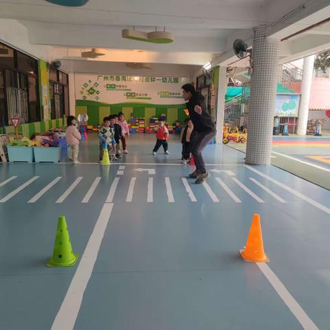 小班级篮球活动