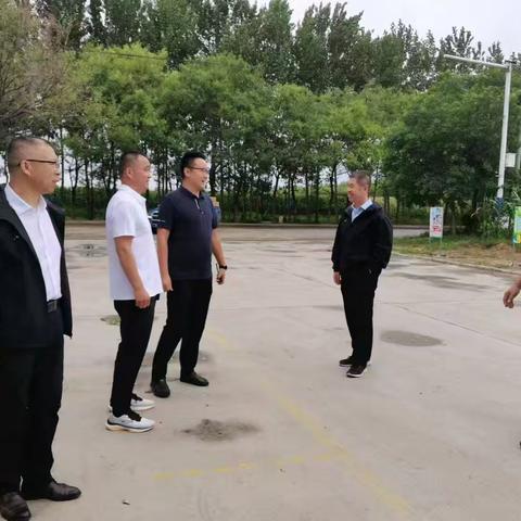 秋雨虽萧瑟，关怀暖校园﻿——教师节恰逢阴雨天，临邑县邢侗领导无畏风雨来我校慰问