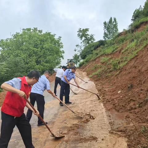 麟游公安交警多措并举确保强降雨天气道路交通安全