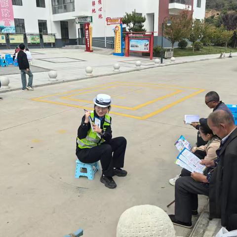 月月都有122    “一老一小”都是宝，交通安全不能少！