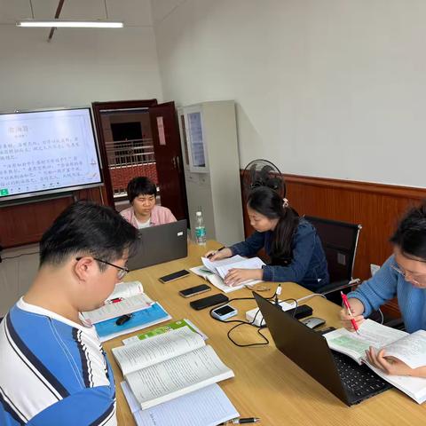 初一语文备课组第六周教研———不断钻研