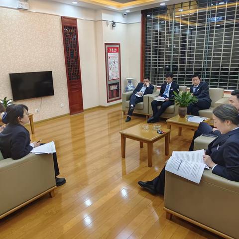 千渭星城支行组织召开营运主管考核办法及监管处罚要点学习剖析会