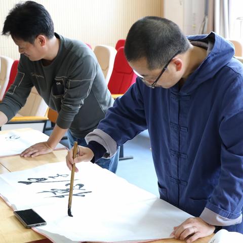 “执笔书经典，古韵逸书香”书法现场比赛