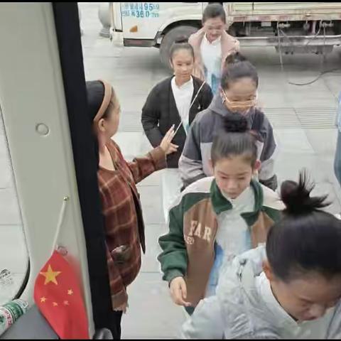 探索科技奥秘，点亮成长星光 ——察院小学科技馆研学活动纪实