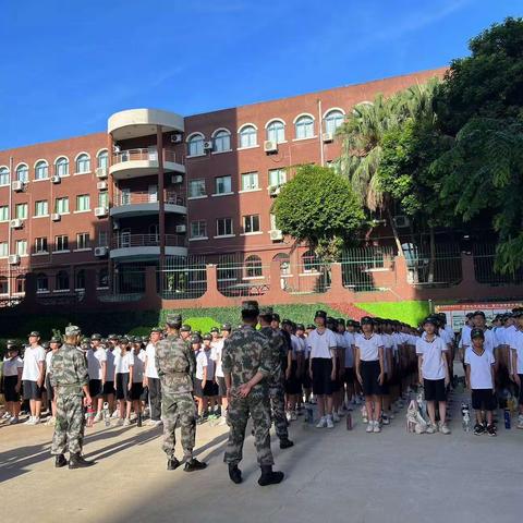 军训磨炼意志，汗水见证成长——海南枫叶国际学校七年级学生8月27日军训纪实