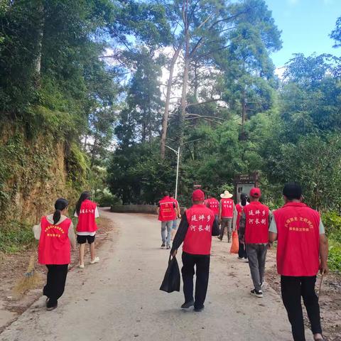 廷坪乡开展“护河爱水、清洁家园”行动
