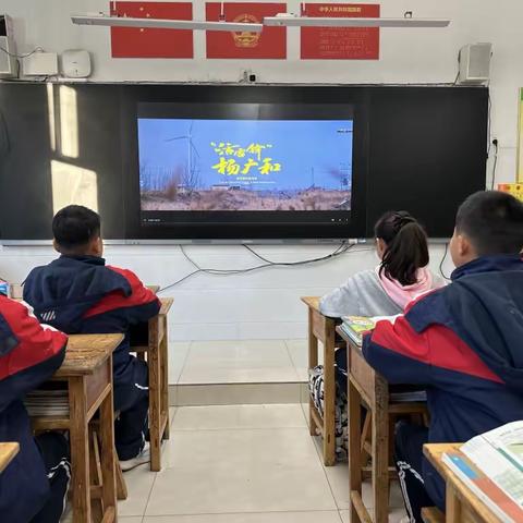 第三实验中学师生积极观看《“活雷锋”杨广和》微电影
