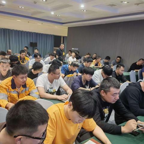 清筛一车间机械工队十一月份每周一学每月一练