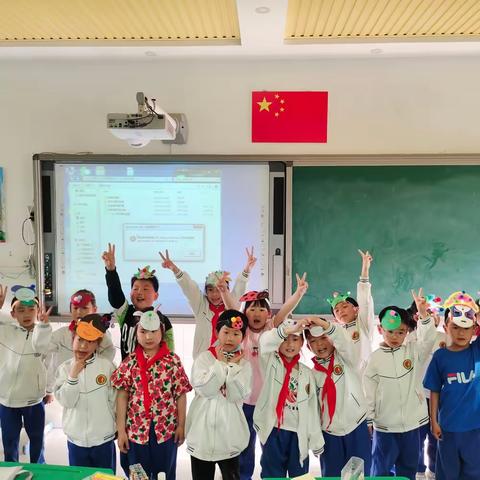 世界微笑日，我们一起来“悦读”     （保定市实验小学一年级八班“妈妈的书包”系列活动1）