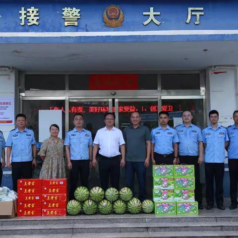 丹江街党委书记欧阳耀波到丹江派出所开展“送清凉”慰问