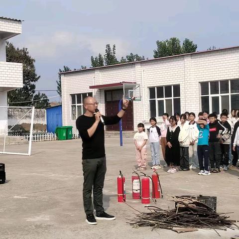 校园消防演练，长鸣安全警钟 ﻿——记安良镇狮王寺小学消防安全应急疏散演练