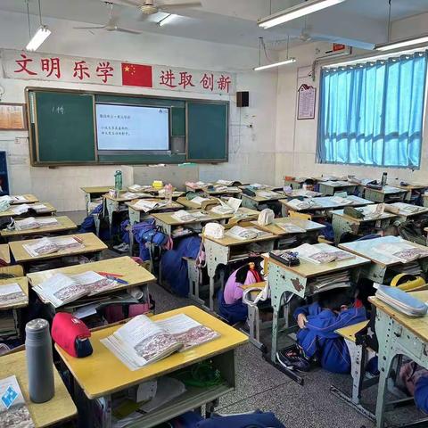 居安思危，警钟长鸣           ——栗树山小学防空演练