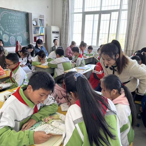 名师送教促交流，共研共思共成长——曲江一小专家团队来竹林关镇中心小学开展送教活动