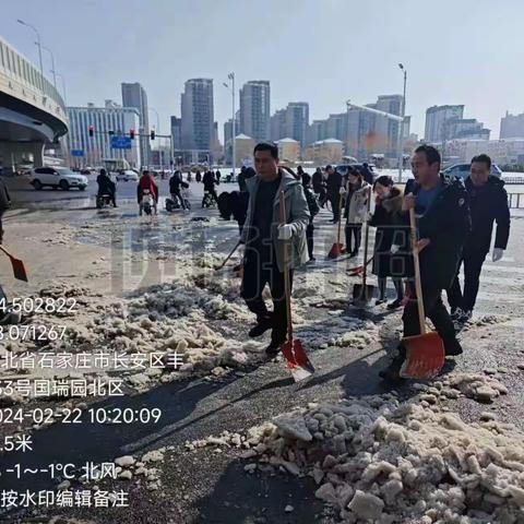 长安区城管局 发挥“门前三包”责任制优势 发动社会各界持续开展义务扫雪铲冰行动