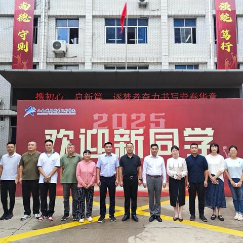 西安铁路职业技术学院自强校区2025级新生报到全景直击