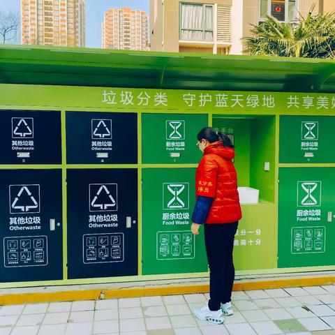火炬社区督导检查辖区小区垃圾分类
