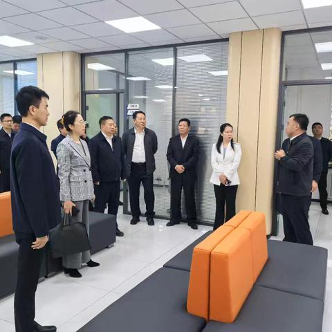 市委副书记、政法委书记何涛带队到溪湖区调研指导综治中心规范化建设工作