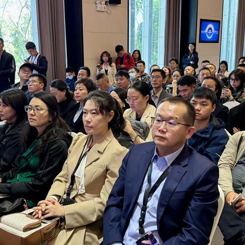 总行牡丹卡中心副总经理石海龙一行赴深圳市分行开展工作调研