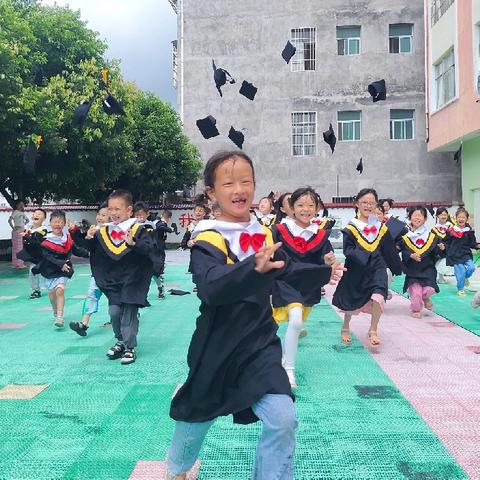 “快乐童年-放飞梦想”2025届挑战自我展风采毕业典礼