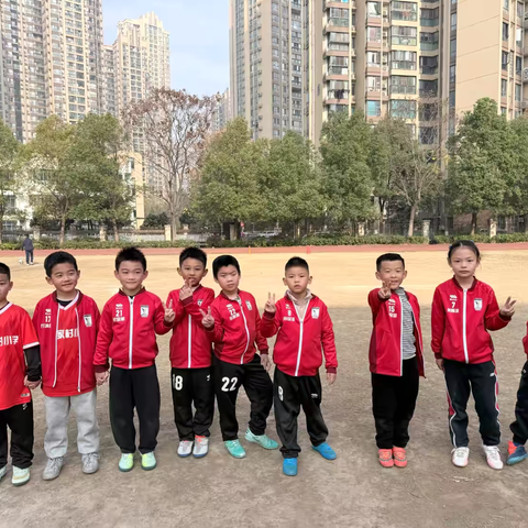 “点燃绿茵梦想 风采尽在足下”——钟家村小学三里坡东校区2025秋季班级足球联赛