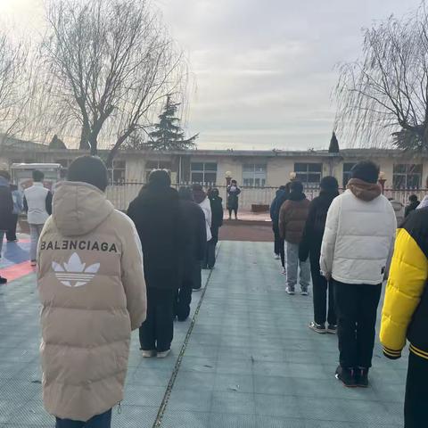 公祭英魂，传承民族精神---张茅乡中心学校中学部举行国家公祭日爱国主义教育活动