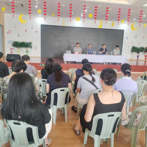 城区中心校召开民办学校及幼儿园安全与校园餐管理专题会议