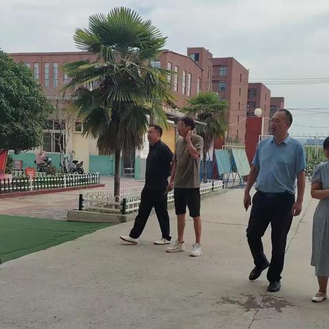 心系开学季，督导护安全——西华县教体局王主任一行深入学校开展慰问与检查