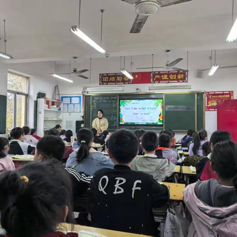 推门听课促提升，互学共进筑高效——城区中心校开展推门听课活动