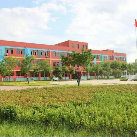 “学雷锋 正师德”—张汪镇实验学校（小学部）举行师德建设月总结暨青年教师演讲比赛