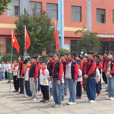 “学习党的二十大  争做新时代好队员”——张汪镇实验学校小学部举行新队员入队仪式