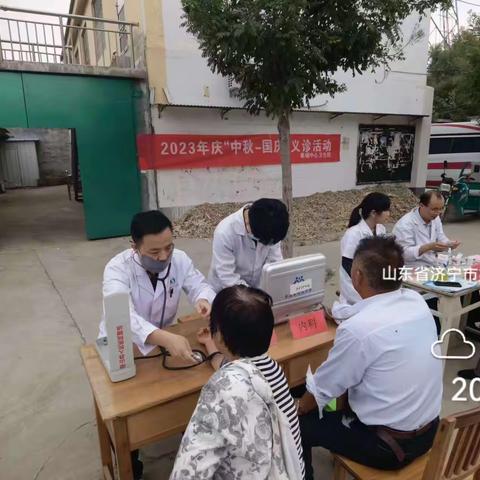 庆双节，送健康--梁山县拳铺中心卫生院开展义诊活动